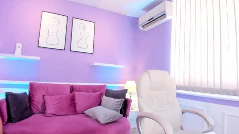 Snapshot of emma__walkerr_ chatting on January 2025 07:07:02 PM emma__walkerr_ online show from January 2025 07:07:02 PM