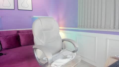 Snapshot of emma__walkerr_ chatting on January 2025 10:16:02 PM emma__walkerr_ online show from January 2025 10:16:02 PM