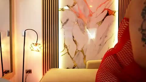 emma__walkerr_ online show from April 2026 07:06:02 PM