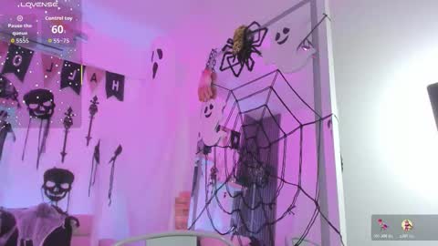 Snapshot of emma_alice_ chatting on October 2025 12:07:02 PM Alice online show from October 2025 12:07:02 PM