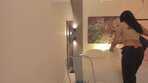 Snapshot of emma_alice_ chatting on November 2025 12:16:02 PM Alice online show from November 2025 12:16:02 PM