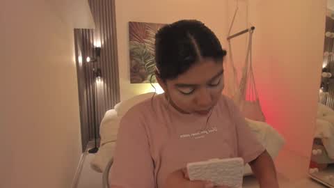 Snapshot of emma_alice_ chatting on November 2025 12:48:01 PM Alice online show from November 2025 12:48:01 PM