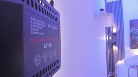 Snapshot of emma_alice_ chatting on November 2025 12:05:02 PM Alice online show from November 2025 12:05:02 PM