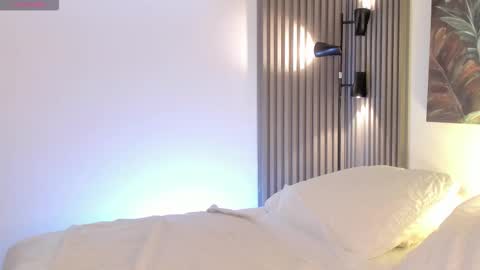 Snapshot of emma_alice_ chatting on November 2025 12:16:02 PM Alice online show from November 2025 12:16:02 PM