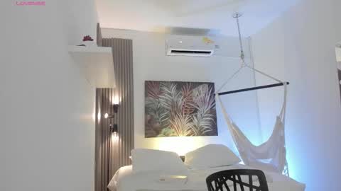 Snapshot of emma_alice_ chatting on November 2025 12:08:02 PM Alice online show from November 2025 12:08:02 PM