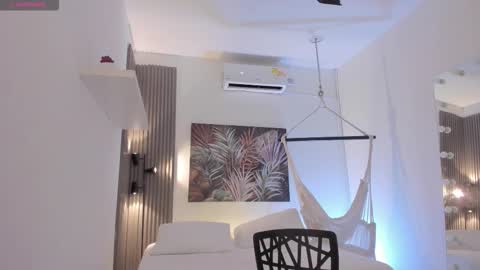 Snapshot of emma_alice_ chatting on December 2025 10:02:01 AM Alice online show from December 2025 10:02:01 AM