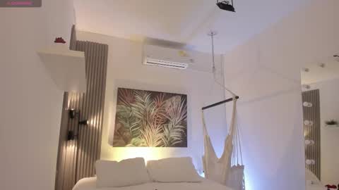 Snapshot of emma_alice_ chatting on December 2025 10:19:01 AM Alice online show from December 2025 10:19:01 AM