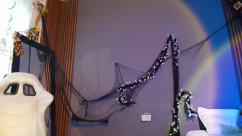 emma_and_aysha online show from November 2025 04:08:01 PM