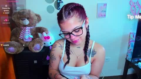 emma_boo_ online show from April 2026 05:35:02 PM