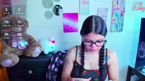 Snapshot of emma_boo_ chatting on June 2026 04:49:01 PM emma_boo_ online show from June 2026 04:49:01 PM