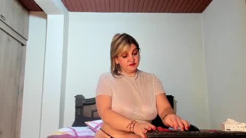 Snapshot of emma_brown777 chatting on February 2025 02:14:01 AM ALBA  online show from February 2025 02:14:01 AM