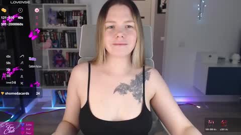 Snapshot of emma_bryan chatting on April 2026 09:53:02 PM Emma online show from April 2026 09:53:02 PM