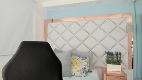 Snapshot of emma_castilloo chatting on October 2025 06:30:01 AM Emma Castillo online show from October 2025 06:30:01 AM