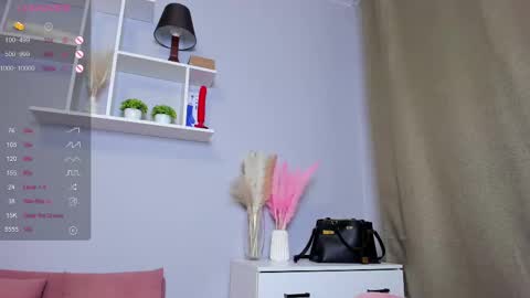 Snapshot of emma_clon chatting on February 2025 01:57:01 AM Emma online show from February 2025 01:57:01 AM