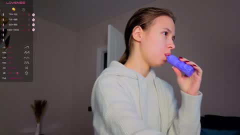 Snapshot of emma_clon chatting on September 2025 01:33:02 AM Emma online show from September 2025 01:33:02 AM