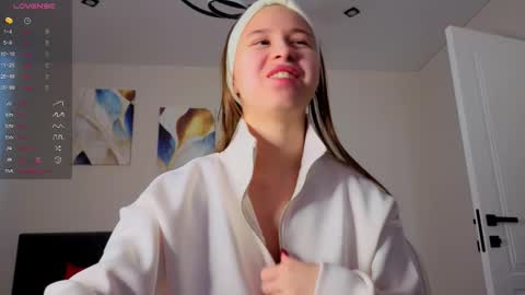 Snapshot of emma_clon chatting on October 2025 06:22:02 AM Emma online show from October 2025 06:22:02 AM