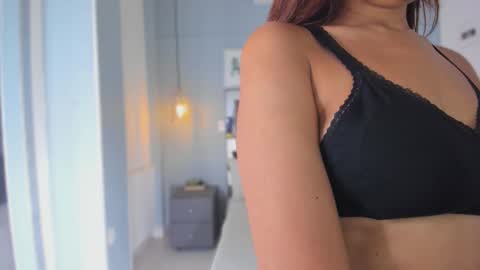 Emma online show from October 2025 09:59:01 PM