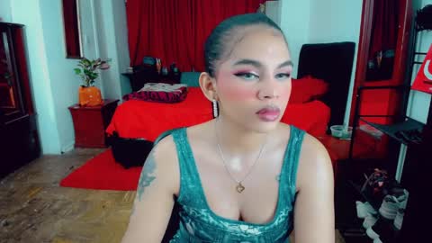 Snapshot of emma_diva chatting on April 2026 12:31:01 AM emma online show from April 2026 12:31:01 AM