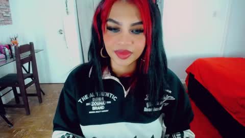 Snapshot of emma_diva chatting on June 2026 01:50:01 AM emma online show from June 2026 01:50:01 AM