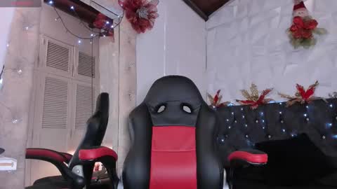 emma_dl2 online show from December 2025 05:28:02 PM