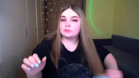 Snapshot of emma_dorn chatting on June 2026 03:22:02 AM Eva online show from June 2026 03:22:02 AM