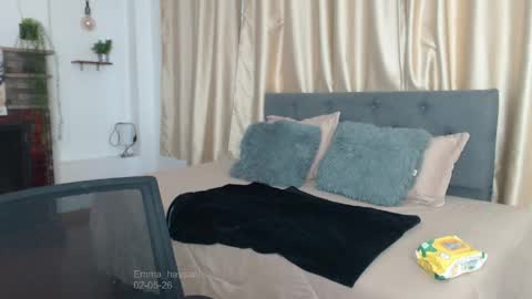 Snapshot of emma_hassani chatting on May 2026 01:41:01 PM Tell me Emma online show from May 2026 01:41:01 PM