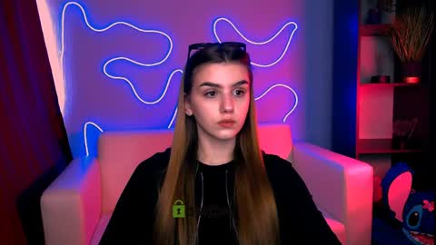 Snapshot of emma_hazell chatting on April 2026 09:07:01 AM Emma online show from April 2026 09:07:01 AM