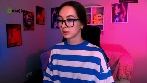Snapshot of emma_hazell chatting on May 2026 01:49:02 PM Emma online show from May 2026 01:49:02 PM