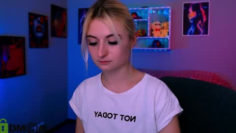Snapshot of emma_hazell chatting on May 2026 07:19:02 PM Emma online show from May 2026 07:19:02 PM