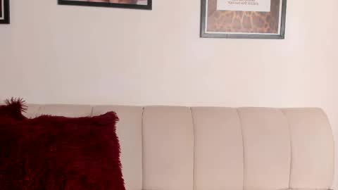 emma_jonness online show from April 2026 05:47:02 PM