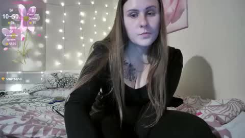 emma_just online show from October 2025 07:36:02 PM