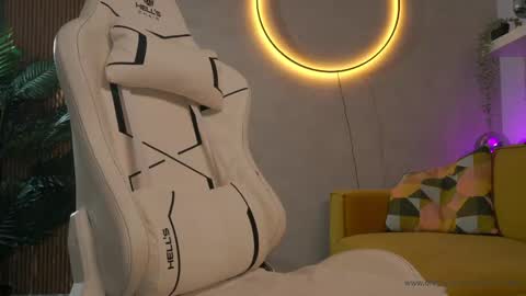 Snapshot of emma_land chatting on April 2026 05:52:01 AM online show from April 2026 05:52:01 AM