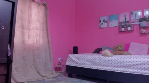 Snapshot of emma_lean chatting on February 2025 01:16:02 PM whises lits online show from February 2025 01:16:02 PM