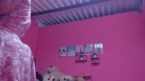 Snapshot of emma_lean chatting on February 2025 01:37:01 PM whises lits online show from February 2025 01:37:01 PM