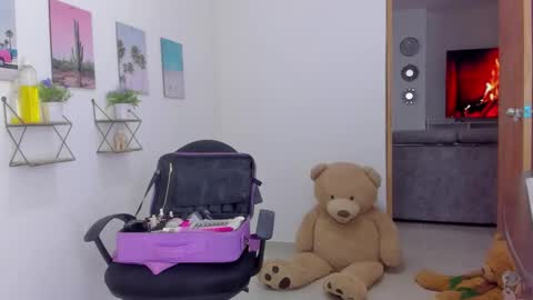 Snapshot of emma_lean chatting on November 2025 02:27:02 PM whises lits online show from November 2025 02:27:02 PM