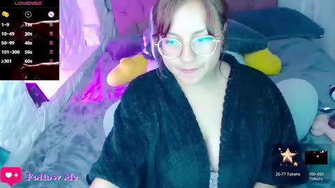 Snapshot of emma_luna1986 chatting on March 2025 09:18:02 AM Emma online show from March 2025 09:18:02 AM