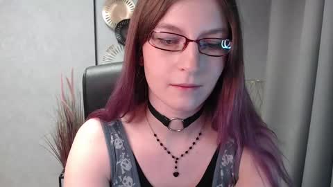 Snapshot of emma_lust94 chatting on December 2024 11:48:01 AM emma online show from December 2024 11:48:01 AM