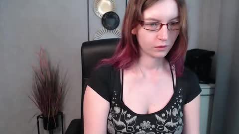 Snapshot of emma_lust94 chatting on March 2025 06:48:02 AM emma online show from March 2025 06:48:02 AM