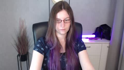 Snapshot of emma_lust94 chatting on November 2025 06:23:01 AM emma online show from November 2025 06:23:01 AM