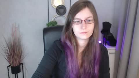 Snapshot of emma_lust94 chatting on November 2025 06:46:02 AM emma online show from November 2025 06:46:02 AM