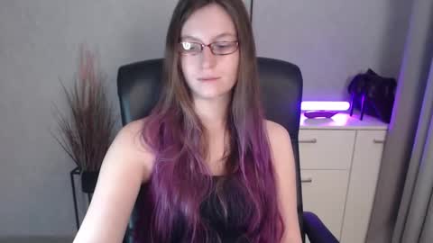 Snapshot of emma_lust94 chatting on December 2025 07:39:01 AM emma online show from December 2025 07:39:01 AM