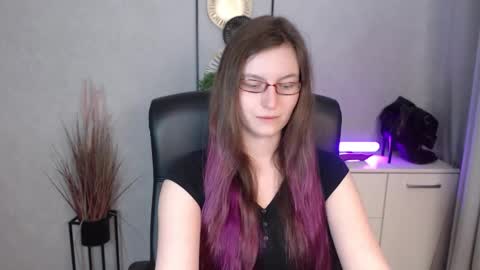 Snapshot of emma_lust94 chatting on December 2025 06:50:01 AM emma online show from December 2025 06:50:01 AM