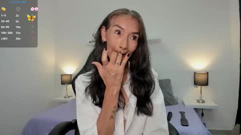 Emma  online show from November 2025 12:04:01 PM