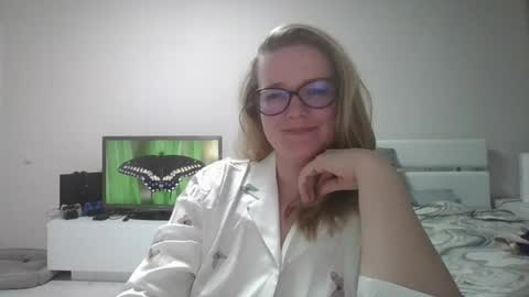 Snapshot of emma_misty_ chatting on April 2026 08:25:02 PM emma_misty_ online show from April 2026 08:25:02 PM