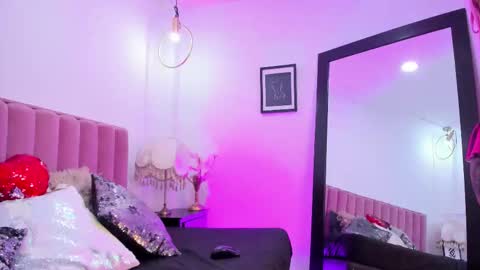 Emma online show from November 2025 10:45:02 PM