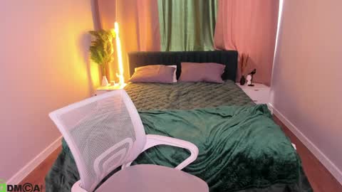 Emma Myer online show from April 2026 06:19:01 AM