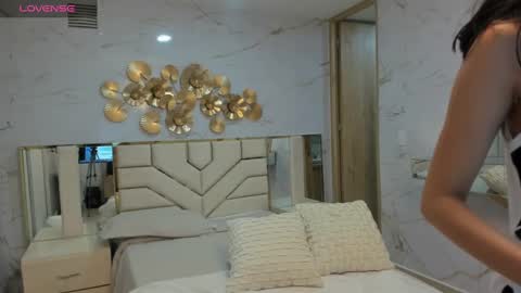 Snapshot of emma_petite4u chatting on December 2024 10:22:02 AM Emma online show from December 2024 10:22:02 AM