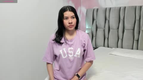 Snapshot of emma_petite4u chatting on December 2024 06:18:02 PM Emma online show from December 2024 06:18:02 PM