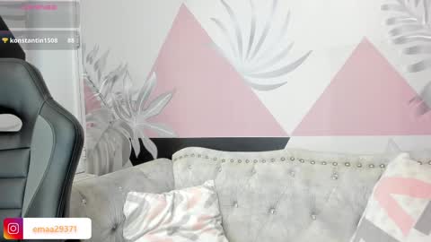 Snapshot of emma_petite4u chatting on March 2025 12:28:02 AM Emma online show from March 2025 12:28:02 AM