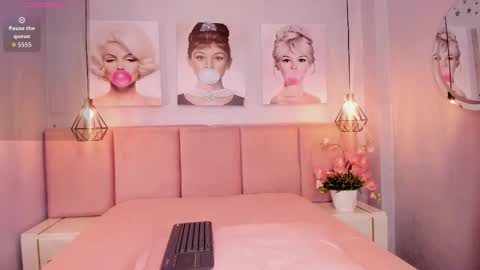 Snapshot of emma_petite4u chatting on September 2025 02:44:02 AM Emma online show from September 2025 02:44:02 AM